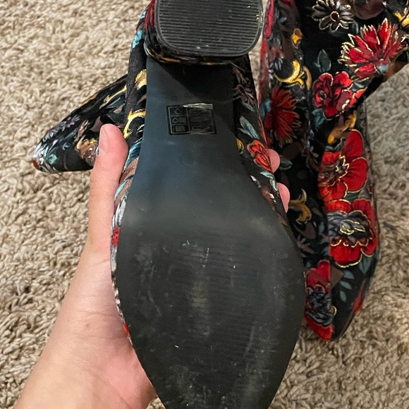 Velvet patterned booties - Picture 3 of 4